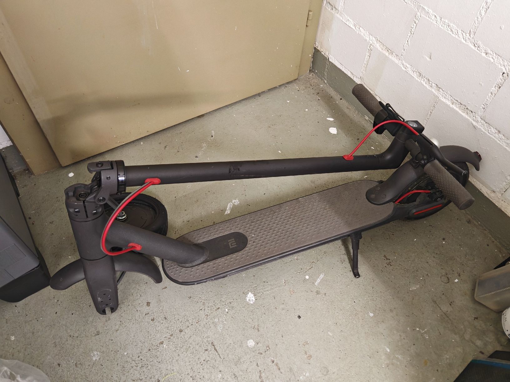 Xiaomi Kickboard: Xiaomi scooter  – Difettoso da winterthur venduto da Compoundbike