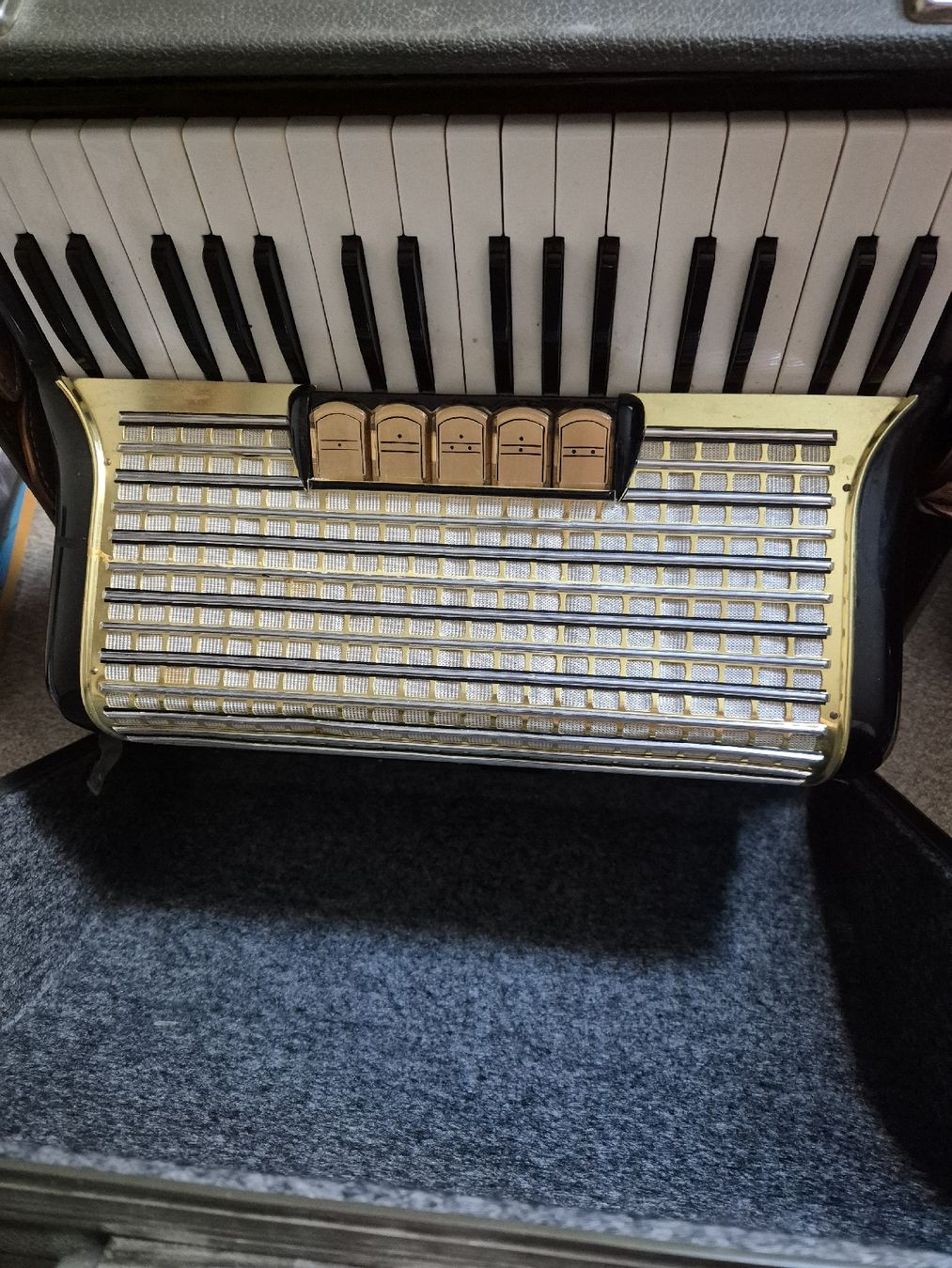 Hohner Musikinstrumente: Hohner Concerto III Akkordeon AB 1 FR! – Gebraucht aus Merlischachen von simplestuff123 1