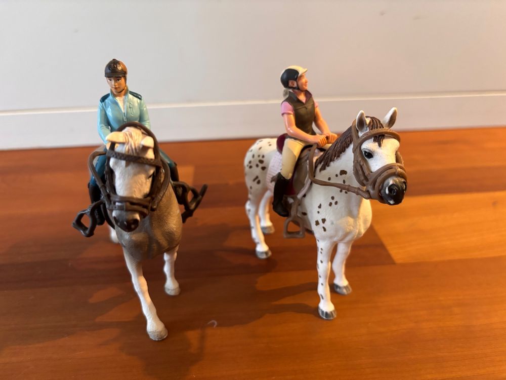 Schleich Pferde Mit Reiter Und Sattel