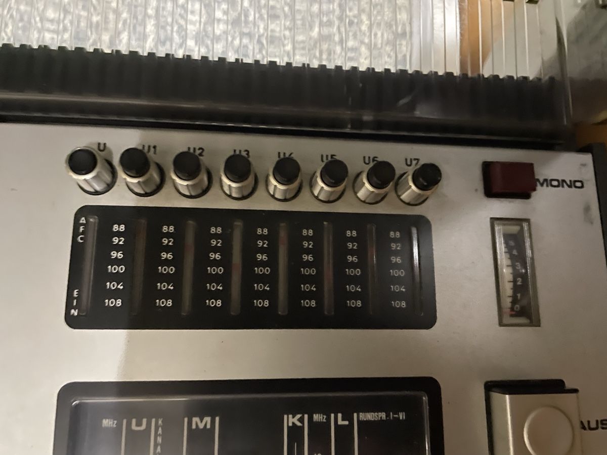 Grundig Radio: Grundig Center  – Usato da Oftringen venduto da Jradioman 7
