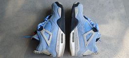 Air Jordan 4 Retro „University Blue“, size 42