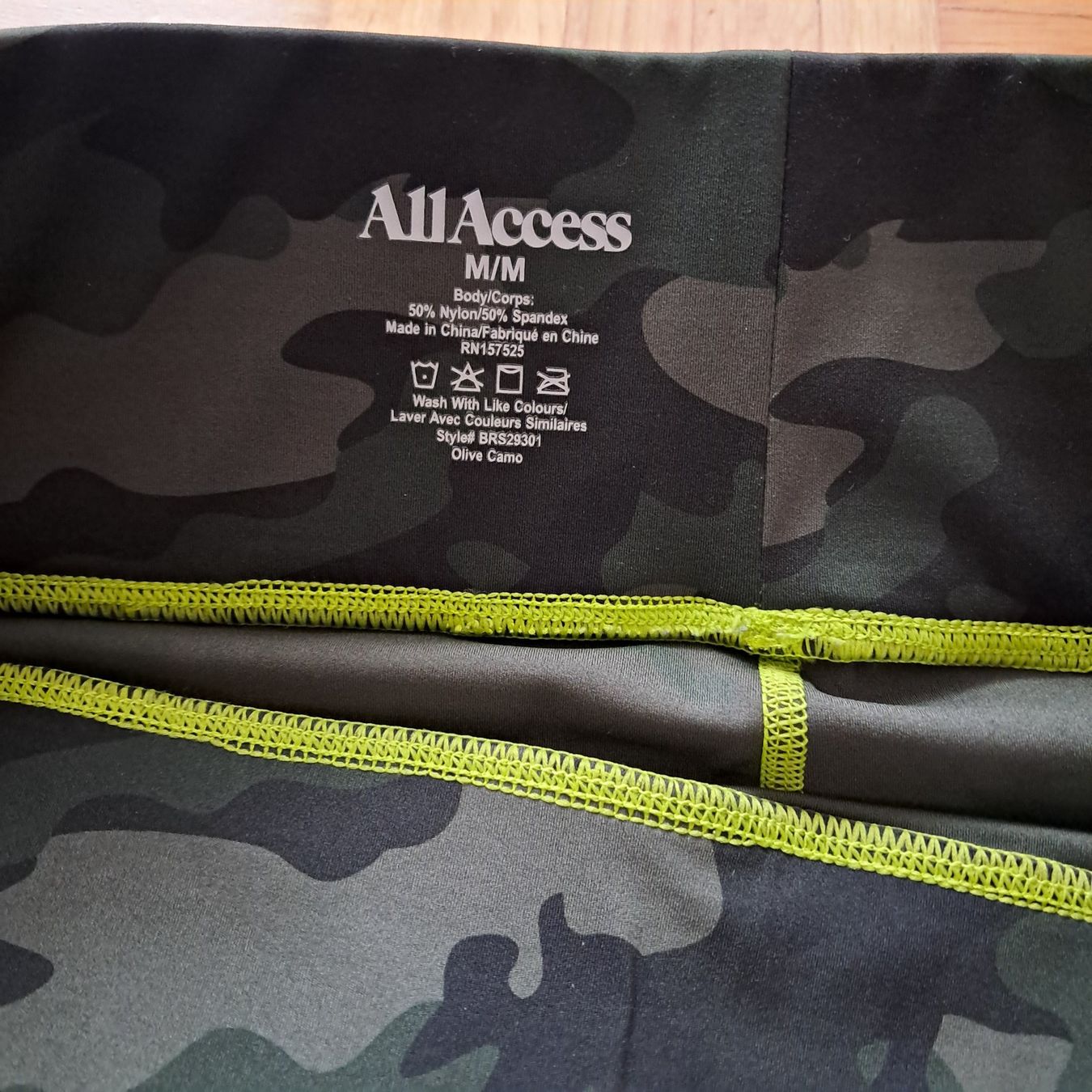 Leggings: All Access Leggings, Grösse M, Oliv Camo Muster – Usato da Meilen venduto da Vaurien15 2