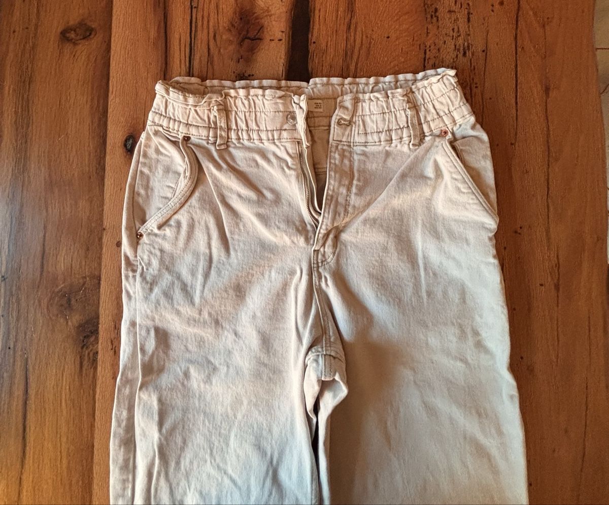 Pull&Bear Jeans: Pull&Bear Light Beige Loose Fit Jeans – Gebraucht aus Zürich von gia_h8kg