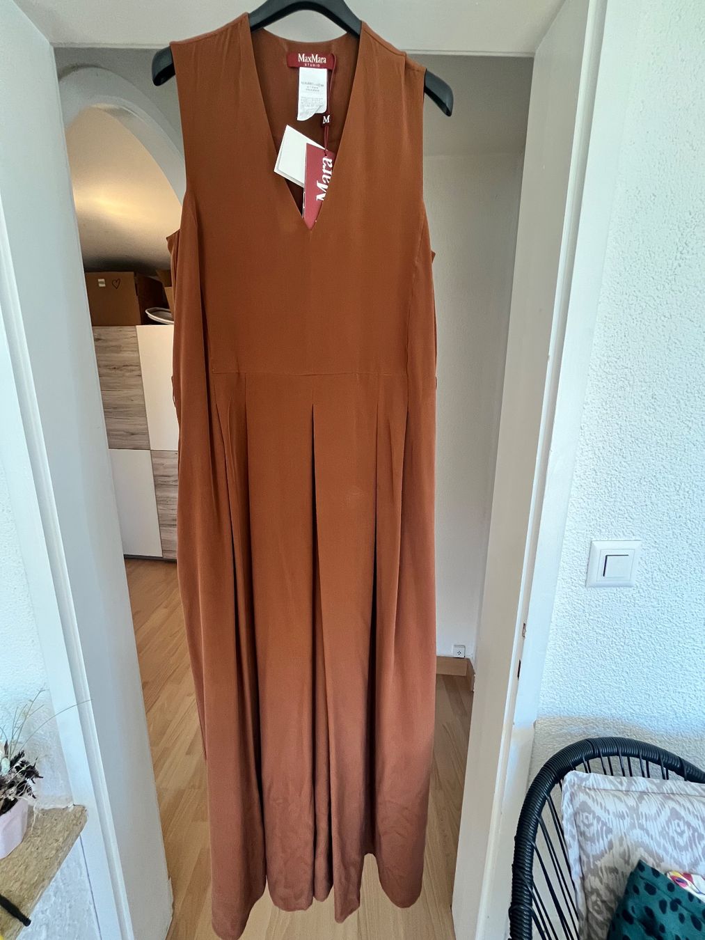 Max Mara Kleider: Max Mara Studio robe longue taille 40 Brun 100% soie – Gebraucht aus Vufflens-la-Ville von lor_m7td
