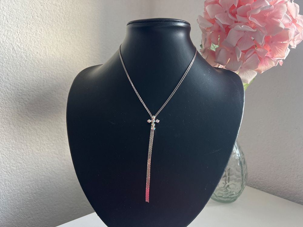 DESIGN – Silberfarbene Halskette Mit Kleinen Kreuz-Anhängern