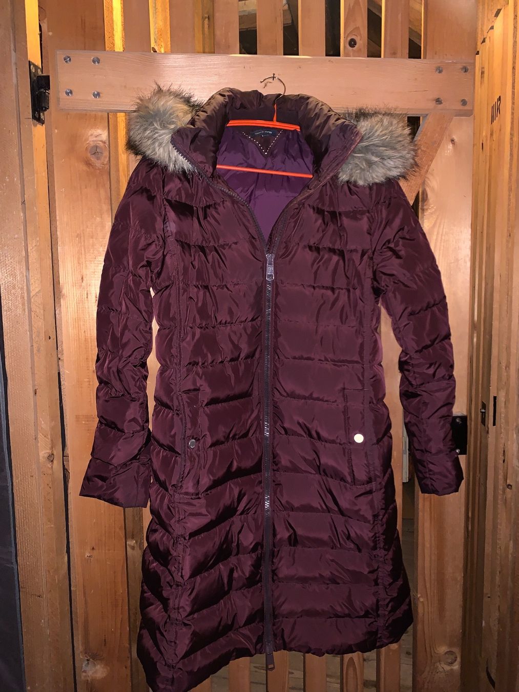 Tommy Hilfiger Giacche: Daunenjacke Tommy Hilfiger Gösse L Damen bordeaux rot – Usato da Köniz venduto da blacksofa