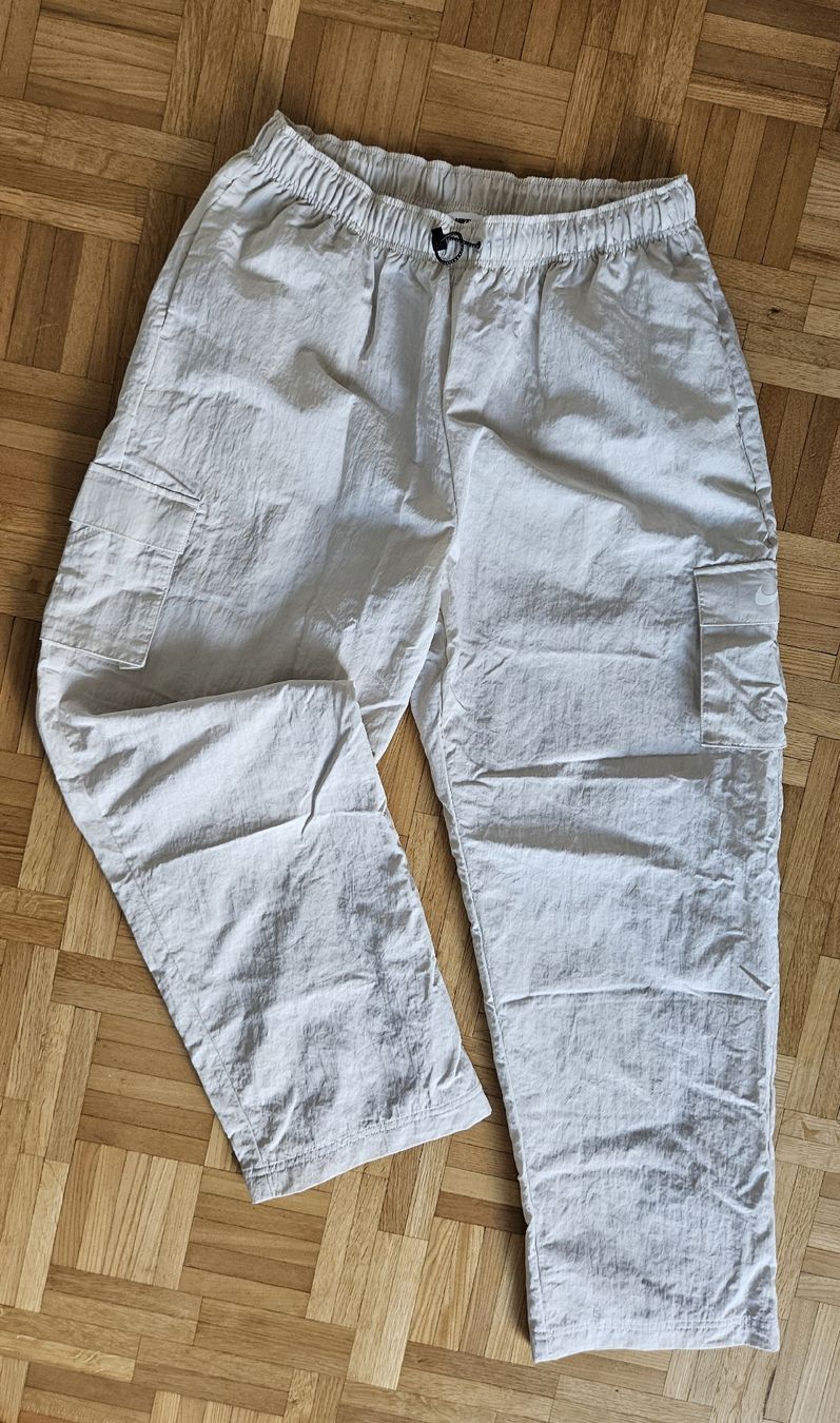 Nike Hosen: Nike Cargo-Hose – Neu (gemäss Beschreibung) aus Emmenbrücke von L_W 2