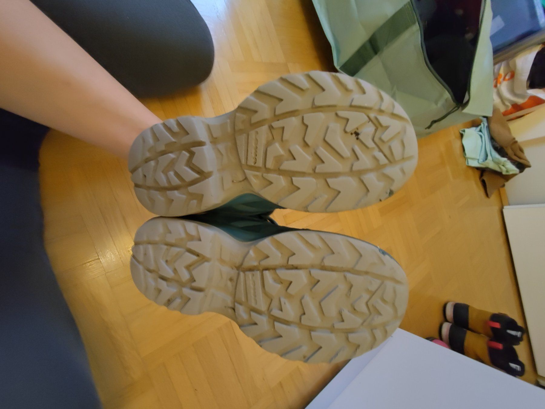 Lowa Scarpe per ragazzi: Lowa Trekkingschuhe hoch  Grösse 28 – Usato da Jona venduto da tschounaess 2