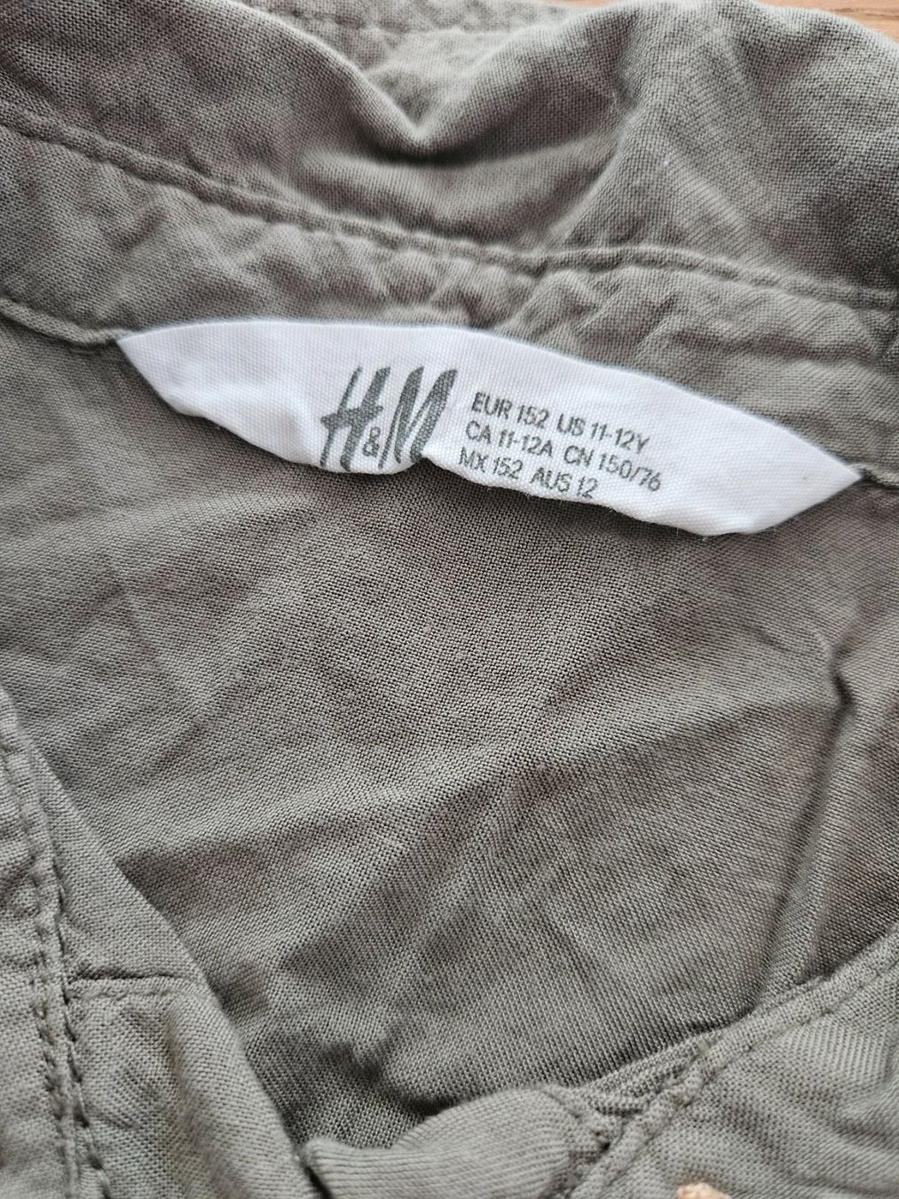 H&M Blusen, T-Shirts & Tops: H&M Bluse khaki Gr. 146-152 – Gebraucht aus Engelburg von ynnoc19 1