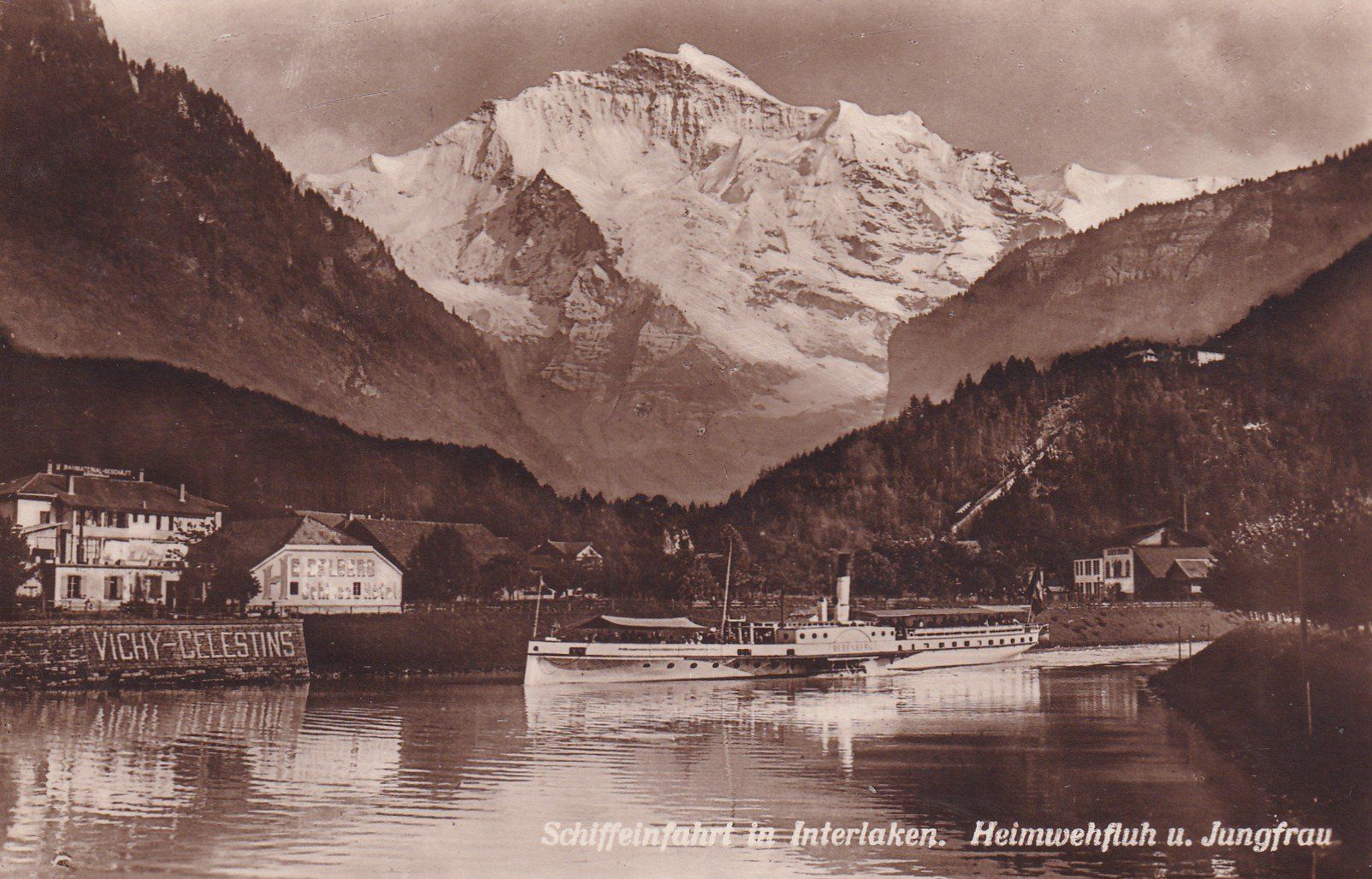 Cartes postales: Schiffeinfahrt in Interlaken.  Publicité Vichy-Celestins – D'occasion à Cormoret par Pascalll2001