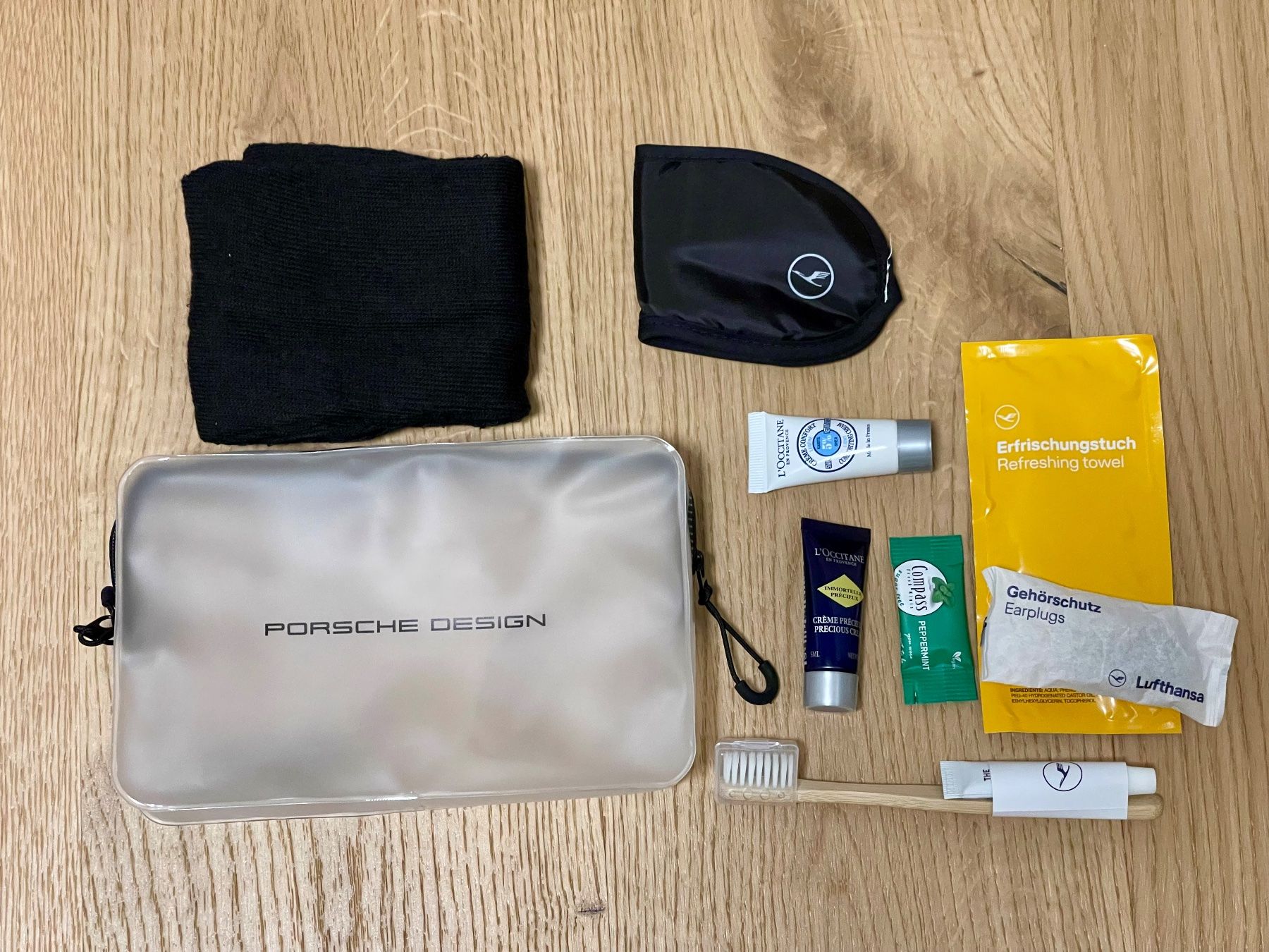 Porsche Custodie per cosmetici: Lufthansa Business Class Porsche Design Reise-Set – Nuovo (secondo la descrizione) da Meisterschwanden venduto da GleMar