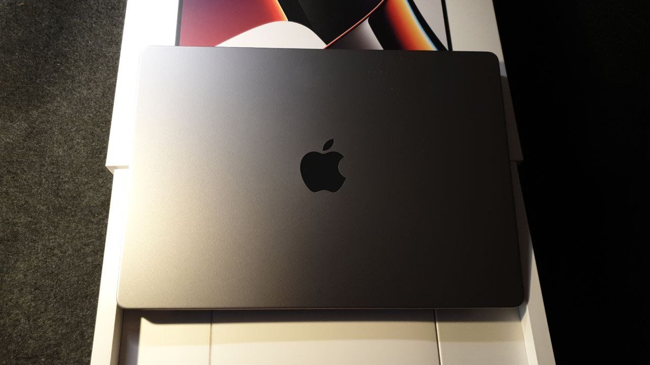Apple Notebook: Macbook Pro 14" M1 Max 64GB 1TB US keyb – Usato da Feusisberg venduto da mon_2q8m