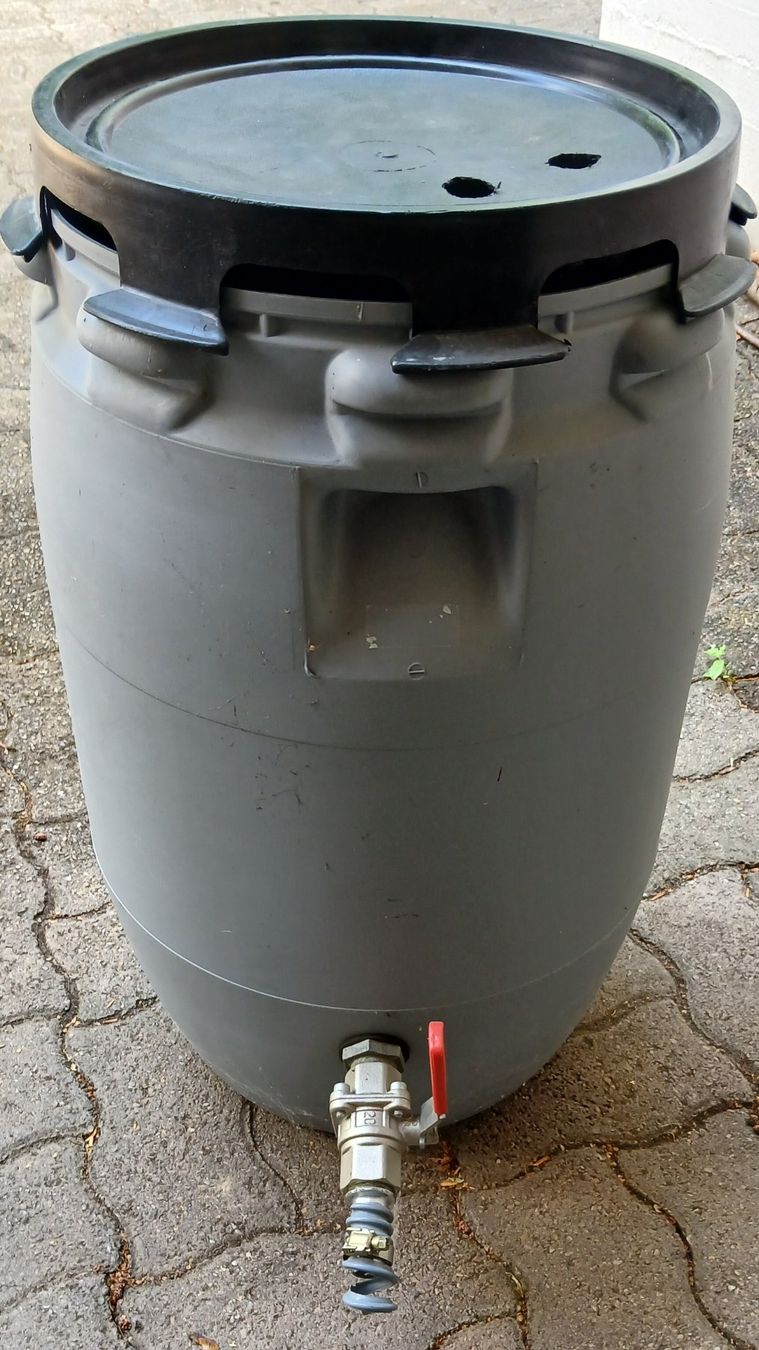 Accessoires: Tonne mit Hahn und Deckel – D'occasion à Sissach par mar_xc7r