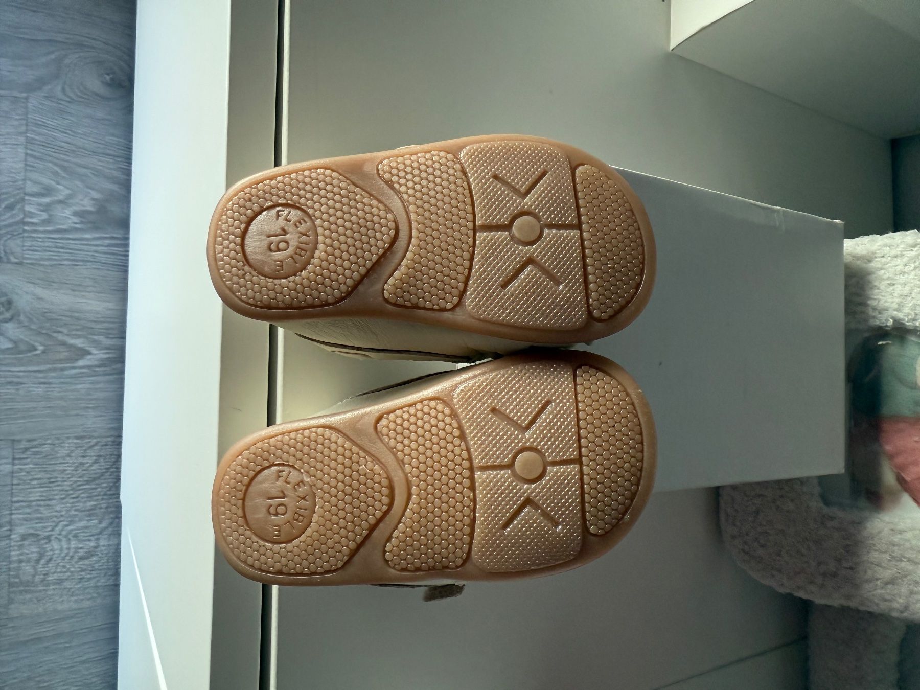 Schuhe für Jungen: Chaussures bebe – Neu und originalverpackt aus St-Pierre-Clages von loc_8vtz 1