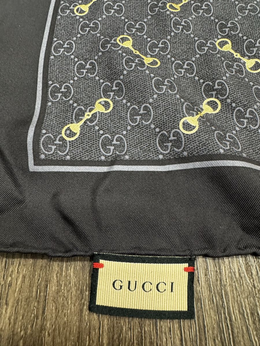 Gucci Foulard & Sciarpe: GUCCI Scarf Logo Pattern Silk,black, new – Nuovo (secondo la descrizione) da Thonex venduto da Lux_brands01 1