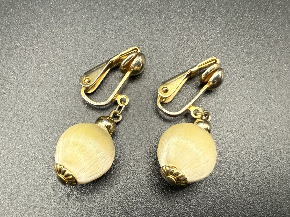 Orecchini pendenti & Orecchini a lobo: Vintage Goldfarbene Ohrringe – Usato da Lamone venduto da LaCantinaMagica