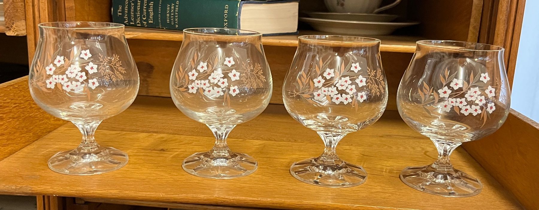 Gläser: 4 Cognac Gläser - handbemalt mit Blumenmuster – Gebraucht aus Stetten AG von Brissago25