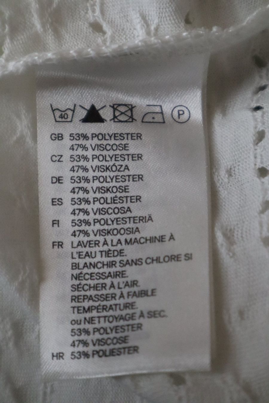 H&M T-shirt: T-Shirt mit Löchlimuster, Gr. XS-S – Usato da Wattwil venduto da diamant1 4