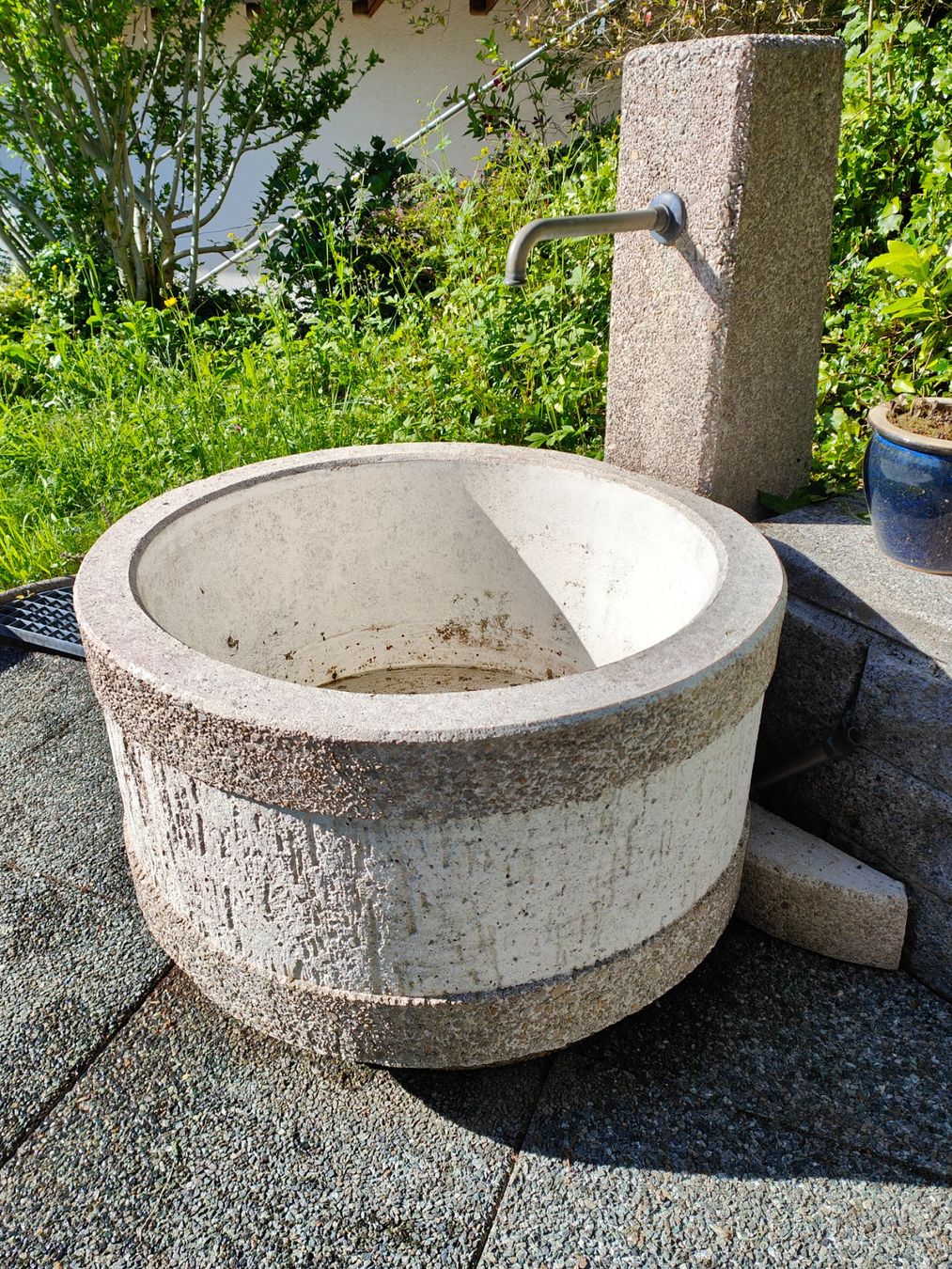 Teiche & Zierbrunnen: Gartenbrunnen mit Stock – Gebraucht aus Horw von danif360 2