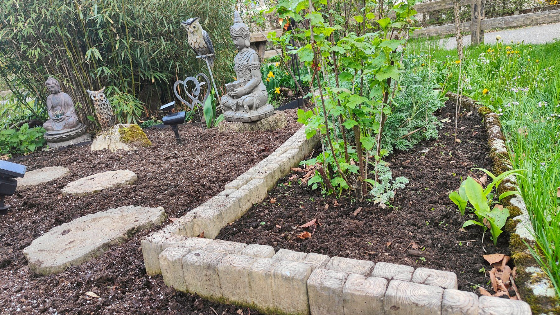 Figuren: Beton Bau-Stein mit Holzimitation – Neu (gemäss Beschreibung) aus Herbetswil von AHA-Garten 9