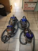 4 Dyson Staubsauger mit viel Zubehör im Set gebraucht