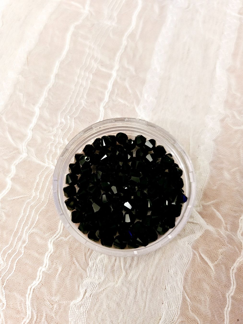 Perle (finte): Swarovski Perlen 50 stk 4mm jet – Nuovo (secondo la descrizione) da Dietikon venduto da Eleda