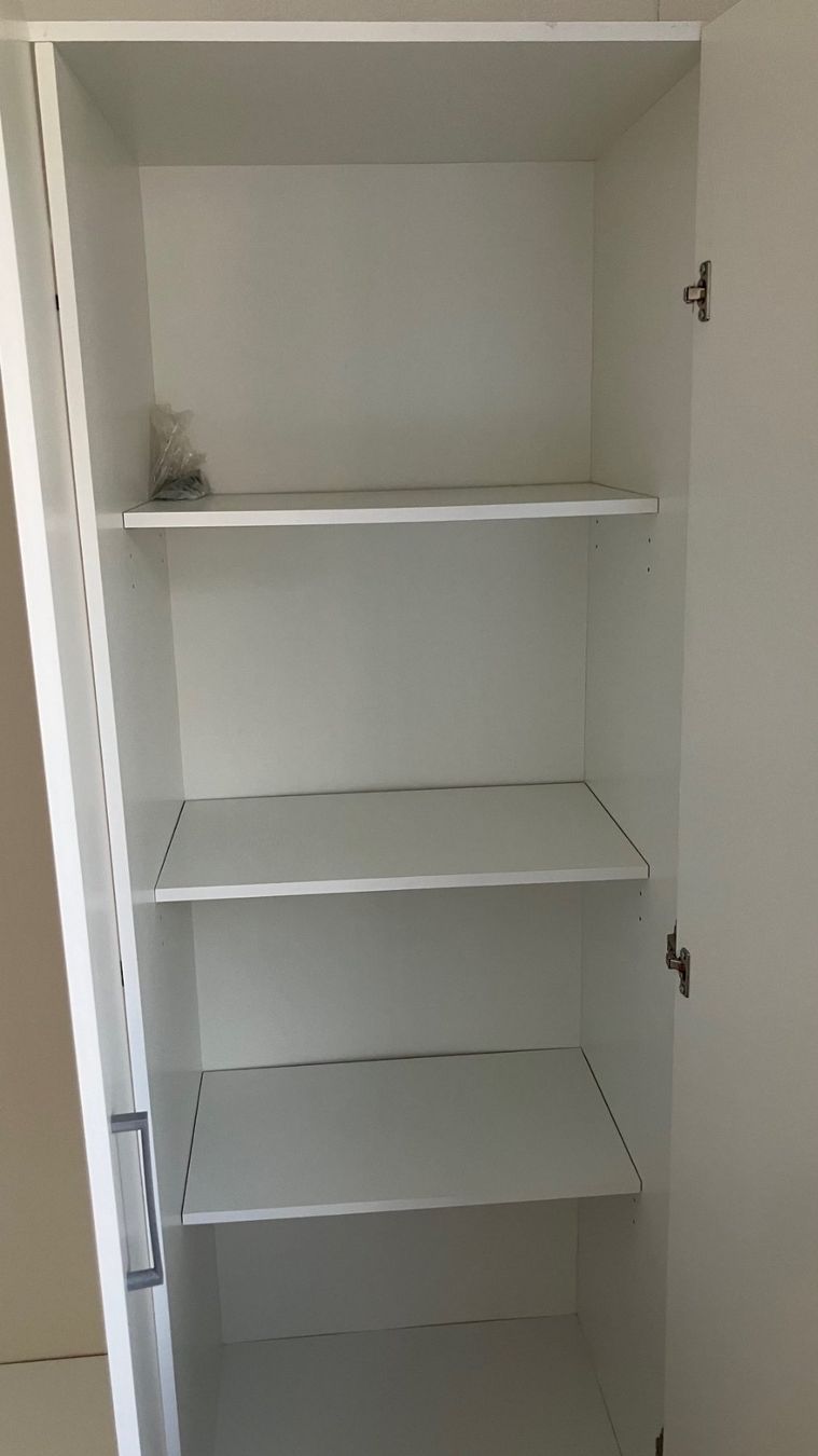 Schränke: Kleiderschrank, gebraucht – Gebraucht aus Root von kimvbui 3