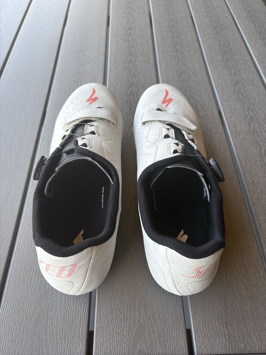 Specialized Scarpe da uomo: Chaussures de vélo Specialized Torch 2.0 Blanches/Rouges Tai – Usato da Treyvaux venduto da mx2_t6tw 2