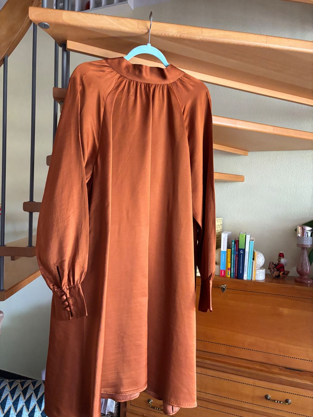 Kleider: ARKET KLEID AUS VISCOSE UND LEINEN – Neu (gemäss Beschreibung) aus Zürich von STYLEHAUS
