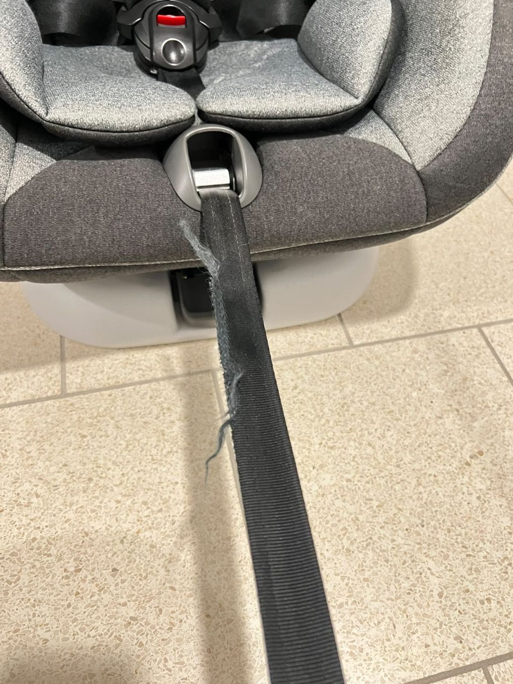 Osann Seggiolini per auto: Osann Kindersitz ONE360 grau gebraucht zwei Stück – Usato da Winterthur venduto da Drafter 4