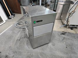 Gastro Eiswürfelmaschine 26kg/24H 40x55cm H: 69cm ab 500.-