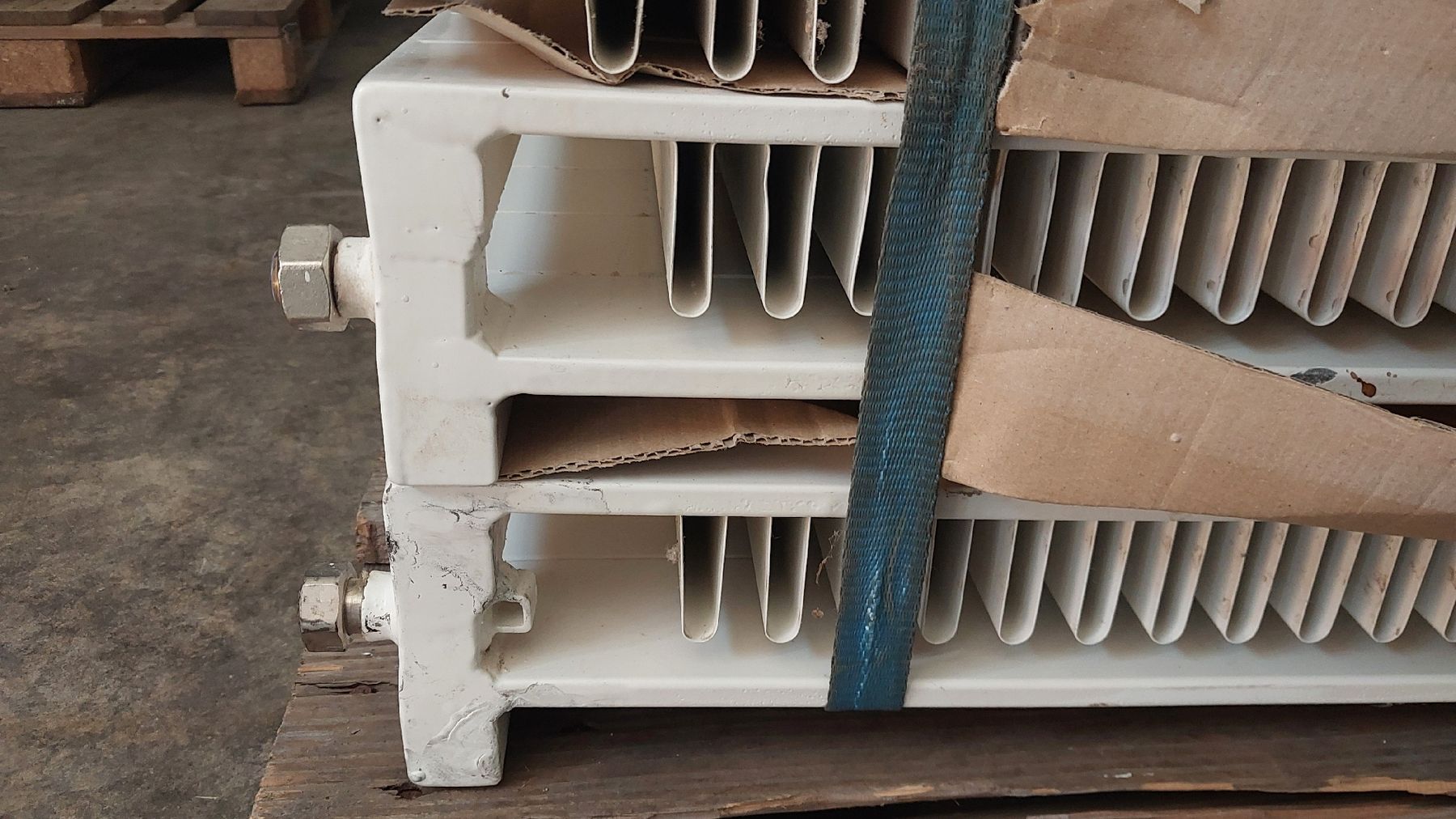 Radiatori: 2x Radiator / Heizkörper – Usato da Siblingen venduto da Bacherach2 7