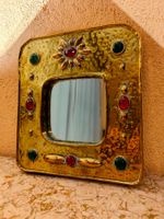 Unique ! Ancien Miroir Laiton repoussé et pierres colorées.