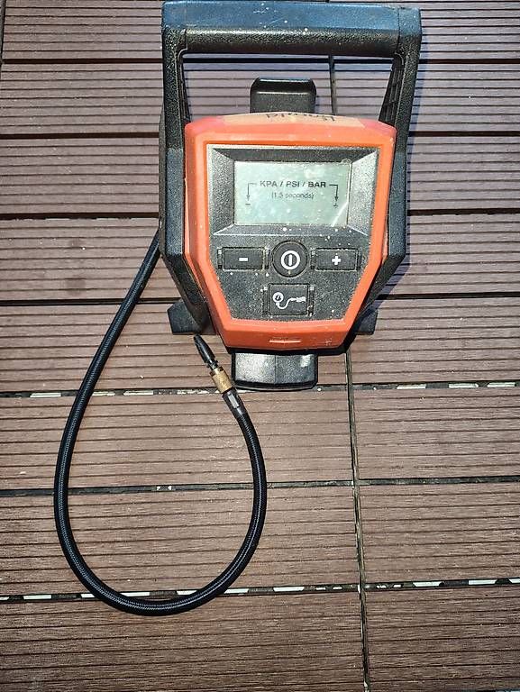 Compresseurs: Luftkompressor Milwaukee Akku – D'occasion à Stein am Rhein par har_pw2m