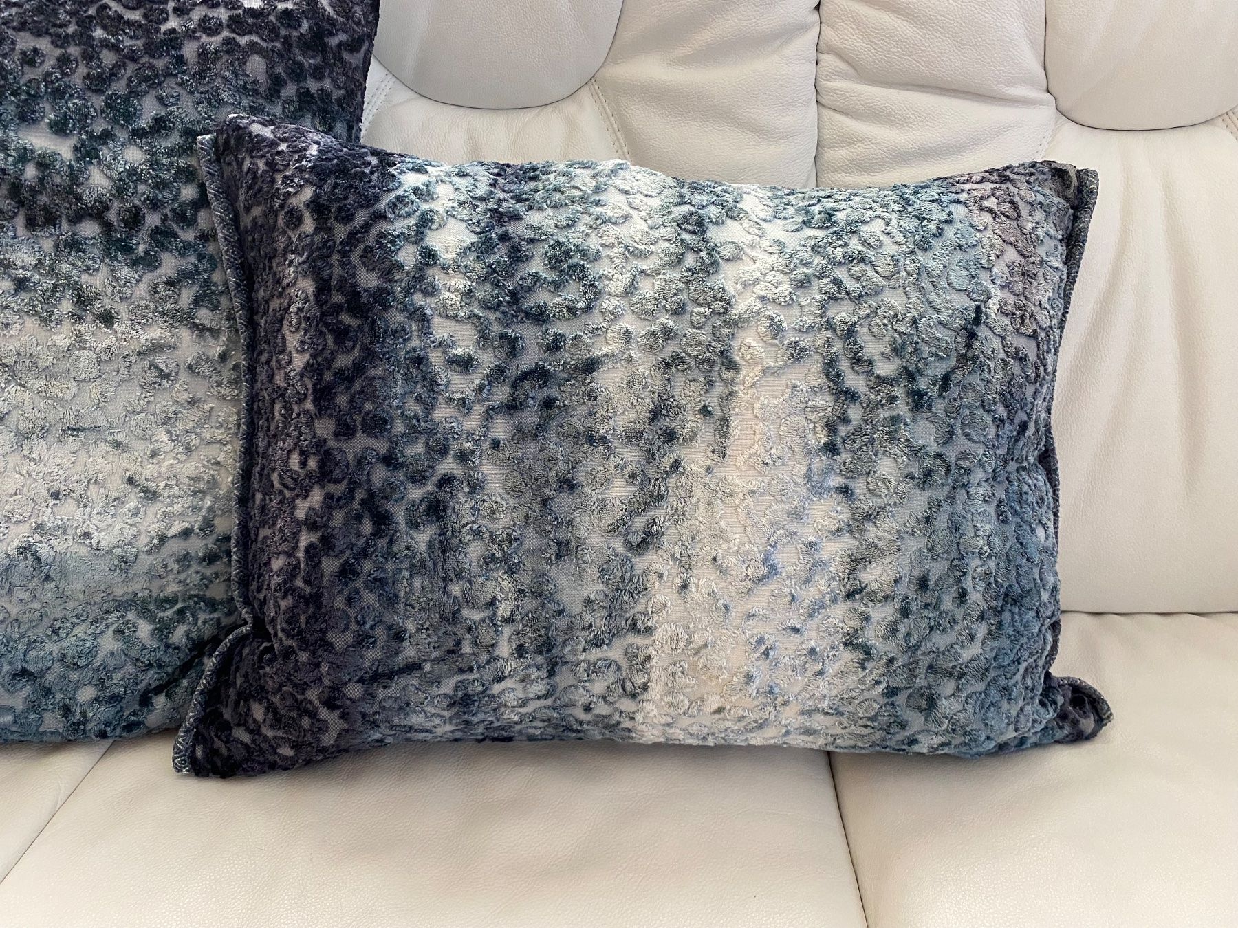 Kissen: 3 kuschelige Sofakissen in 2 Farben 45 x 60 cm – Gebraucht aus Appenzell Meistersrüte von zongabolla 2