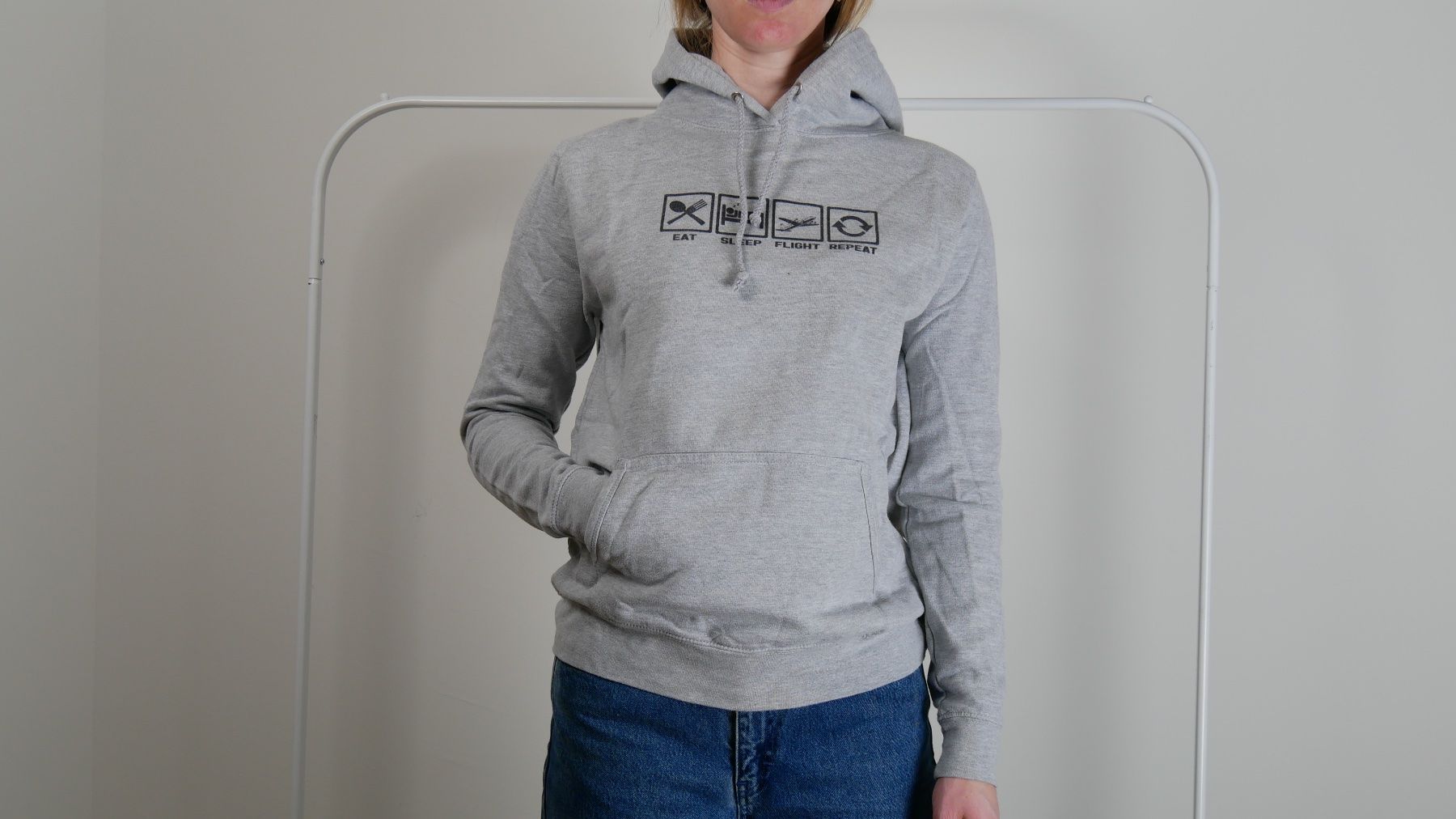 Maglioni & Felpe: Pilot Hoodie Eat Sleep Fly Repeat Pullover Sweater grau – Nuovo (secondo la descrizione) da Zürich venduto da julia_vina 4