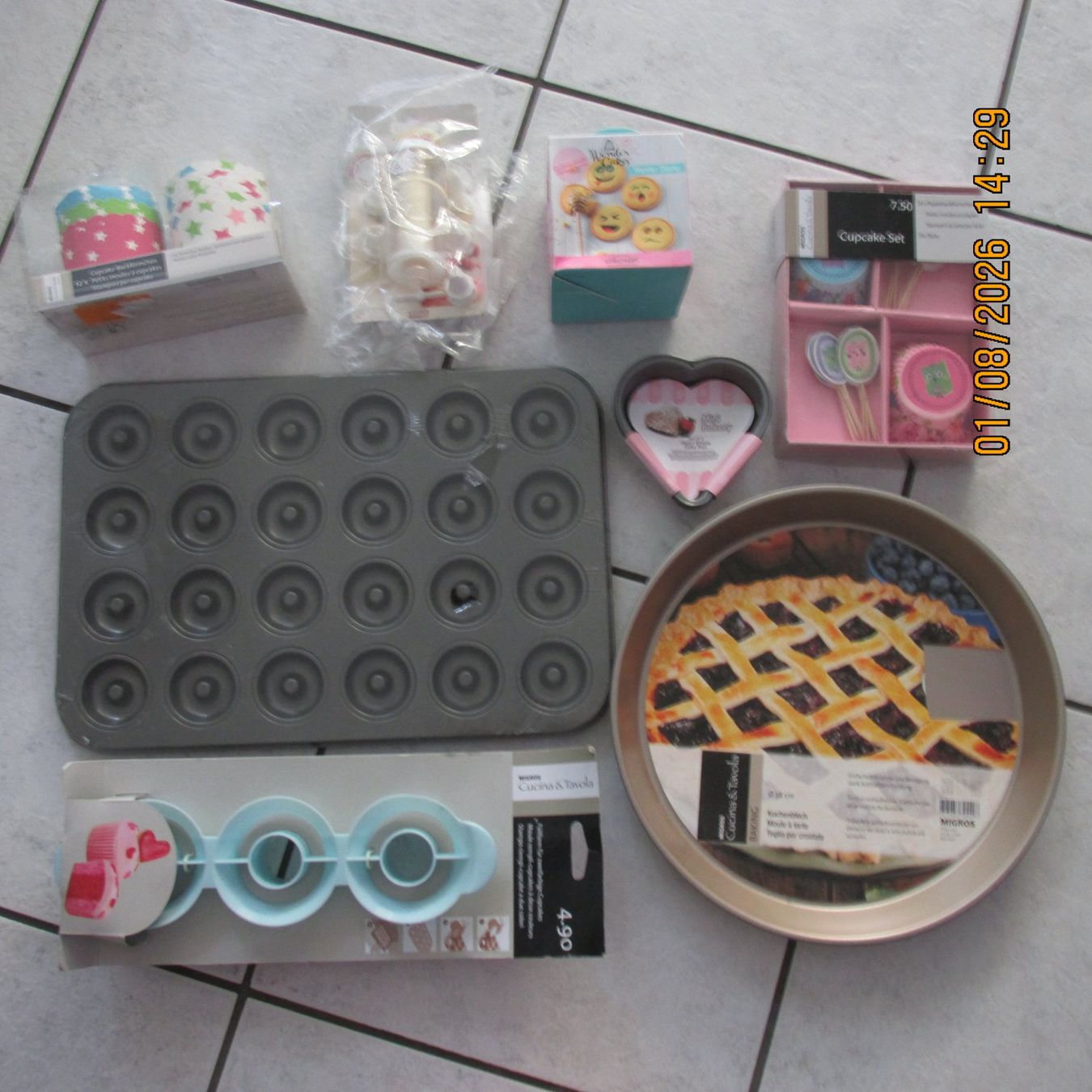 Backformen: Backform Set 15 Mulden Donut 4 Cupcake Formen neuware – Neu (gemäss Beschreibung) aus Galgenen von Forflowers 2