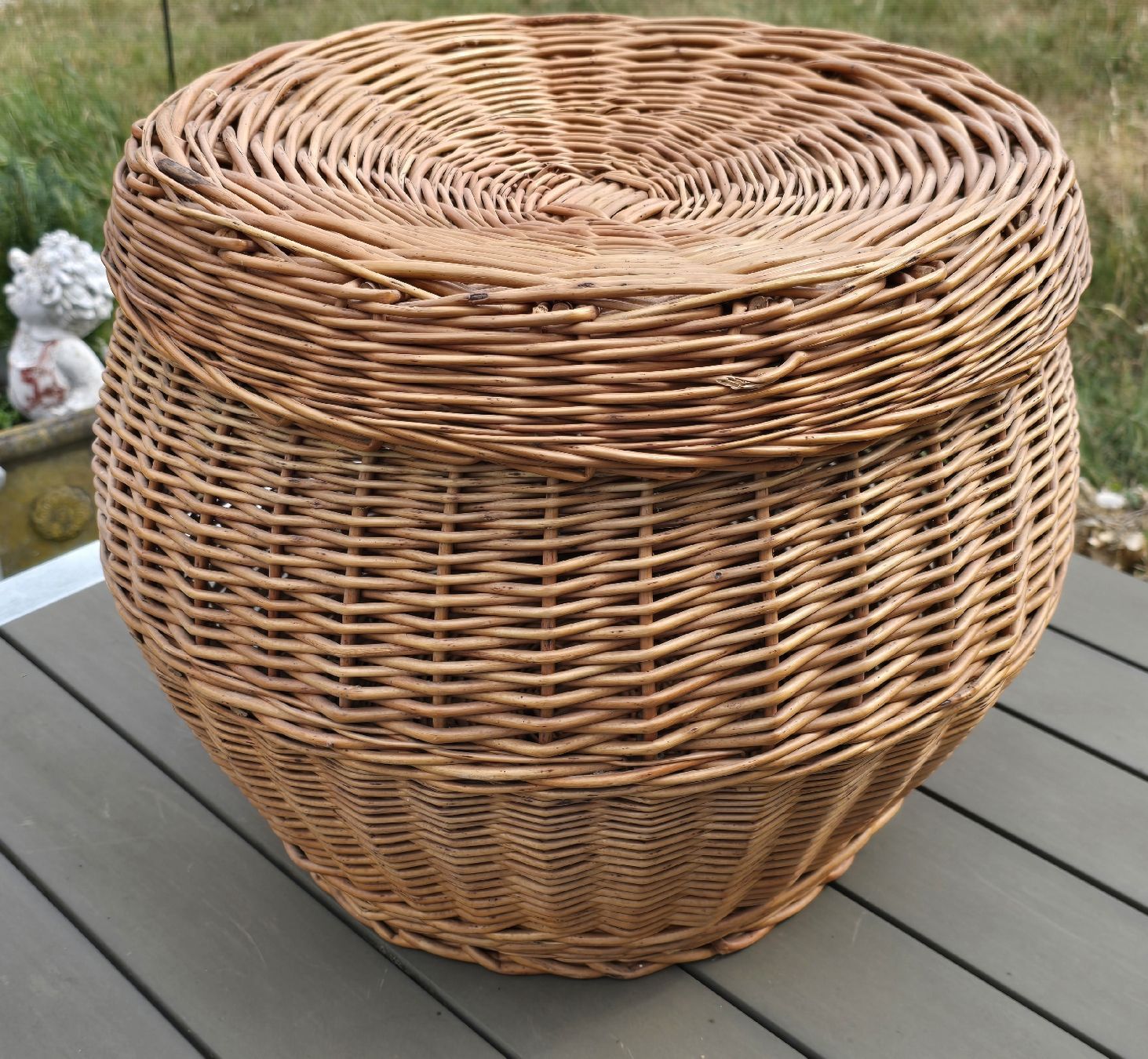 Sonstiges für Haushalt & Wohnen: Korb mit Deckel Weide Rattan rund Hocker – Gebraucht aus Walkringen von Vanuca