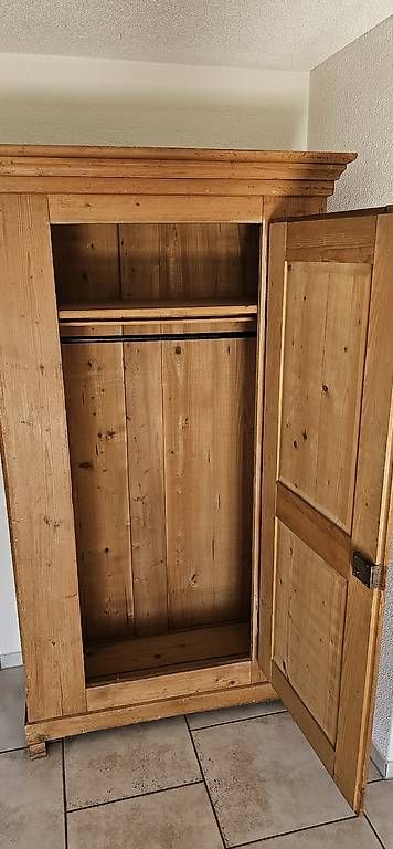Armadi: Antiker Schrank – Usato da Seengen venduto da Mic6