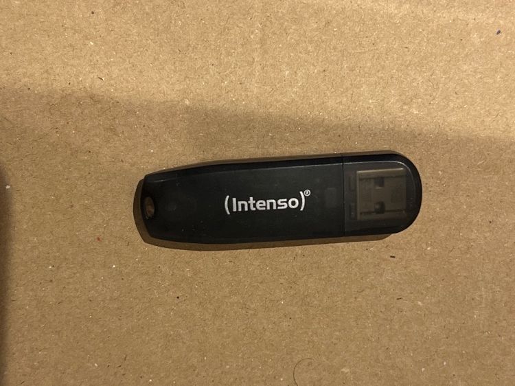 Chiavette USB: USB 3.0 16gb - windows 11 installer – Usato da Mülligen venduto da vagos85