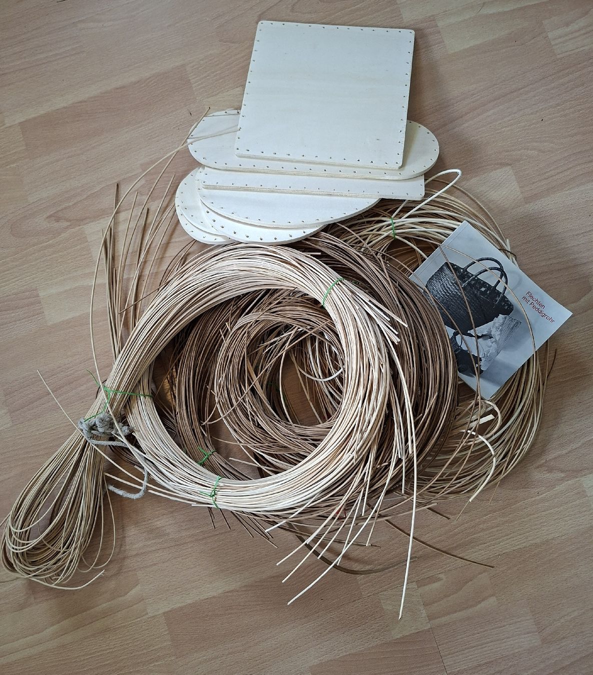 Kit bricolage: "PEDDINGROHR" Flechten mit Peddigrohr – Usato da Ipsach venduto da jpbo 2