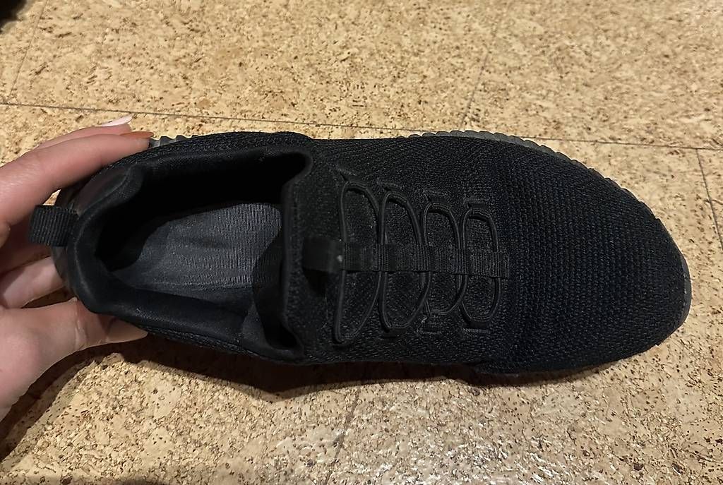 Chaussures femmes: Sketchers schwarz  – D'occasion à Schleitheim par eni_m5qb 1