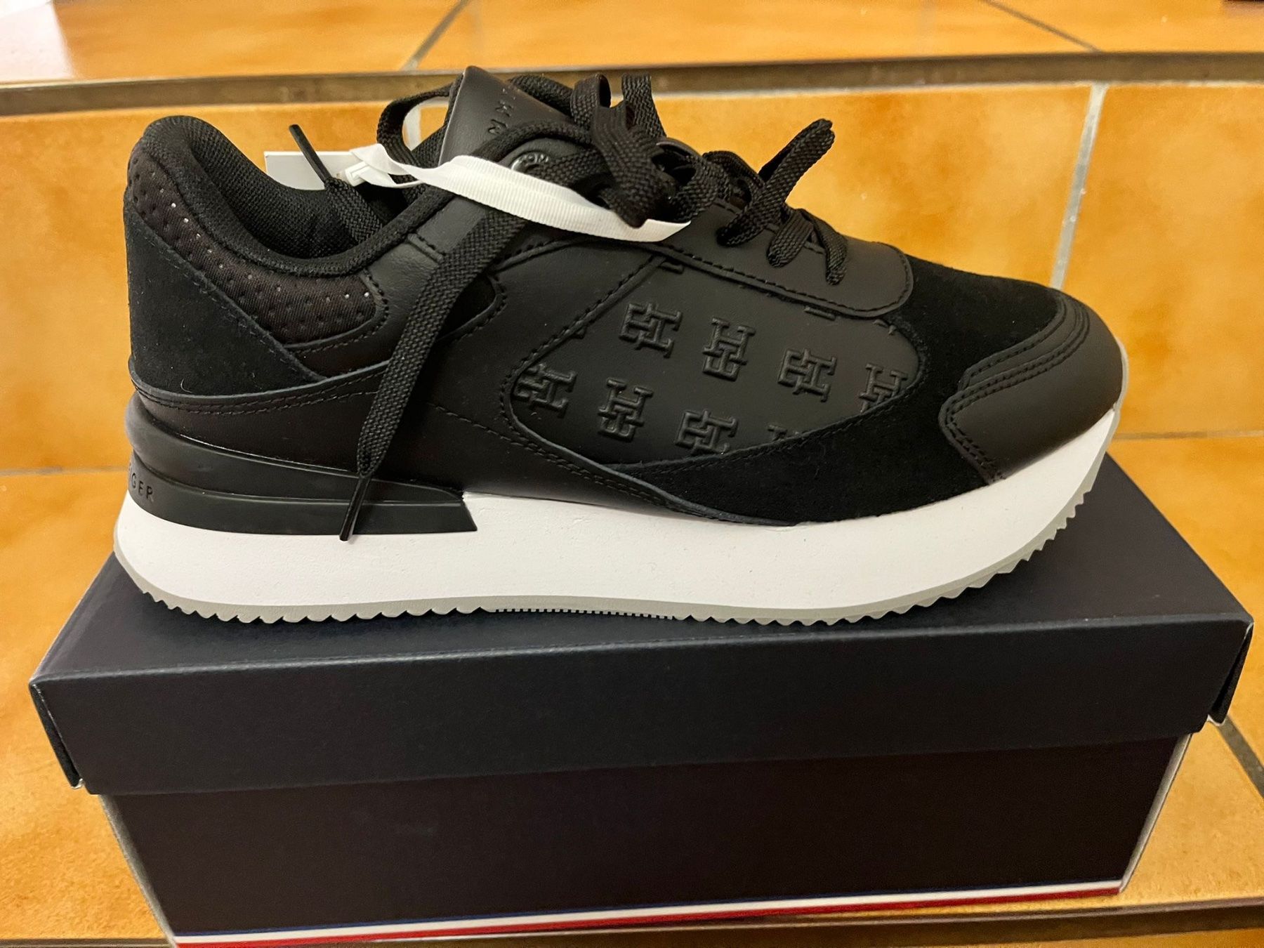 Tommy Hilfiger Damenschuhe: Scarpe nuove Tommy Hilfiger – Neu und originalverpackt aus Davesco soragno von Gaby230 1