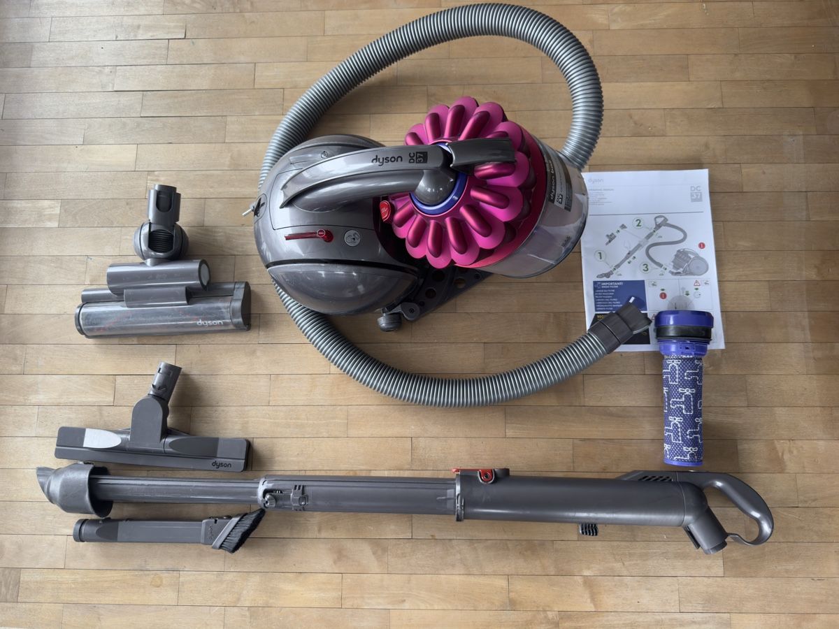 Dyson Staubsauger & Zubehör: Dyson Ball DC37 animal complete + Triggerhead Staubsauger – Gebraucht aus Kriens von  1