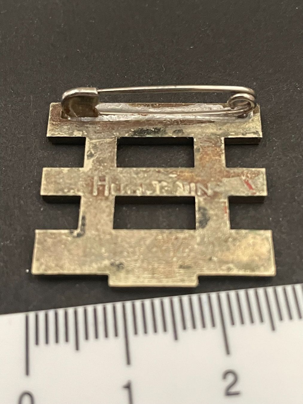 Placchette & Badge: Abzeichen Rotes Kreuz "Helft Uns" 1940 – Usato da Aarburg venduto da glaibasel57 1