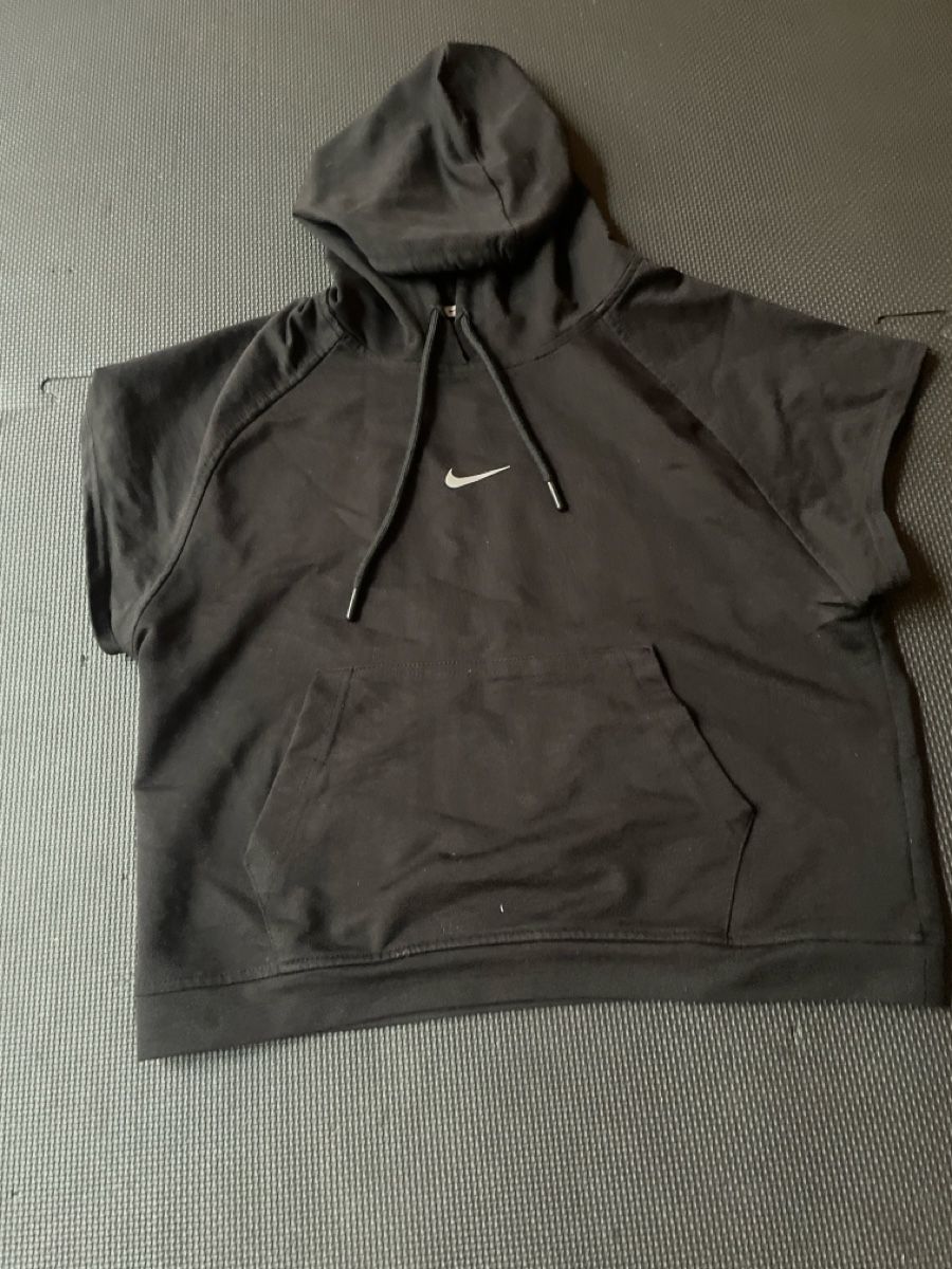 Nike T-shirts: Kaputzen T-Shirt – Neuf (Voir description) à Unterseen par Panini56