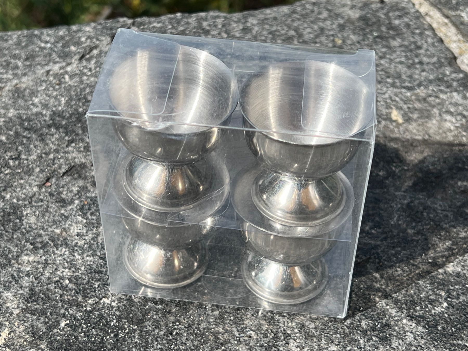Sonstiges Geschirr: 4 x Eierbecher aus Metall – Gebraucht aus Zürich von Gianni
