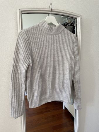 Warmer Strickpullover, Rollkragen, hellgrau