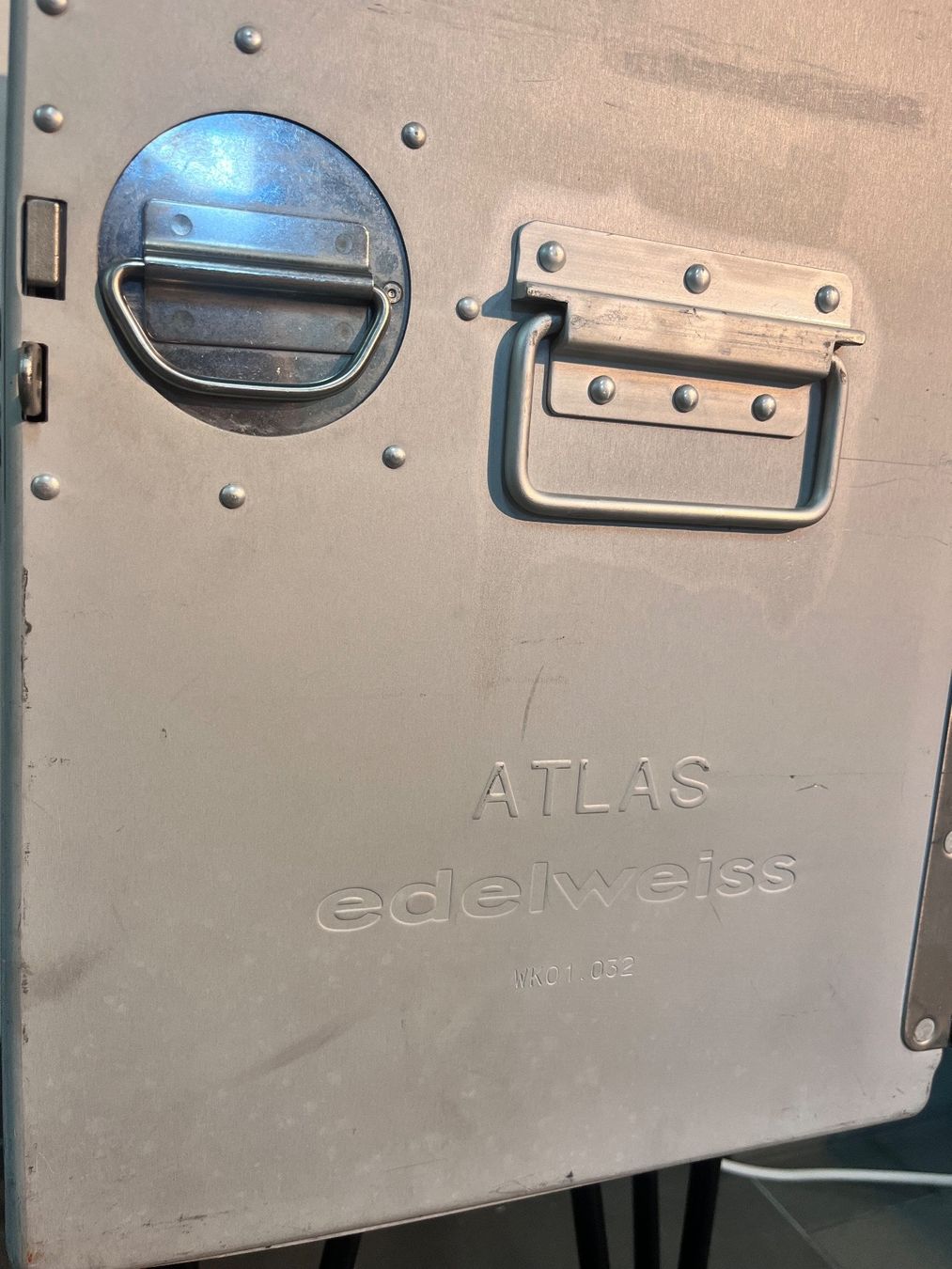 Sonstiges zu Aviatik: Flugzeug Trolley Edelweiss – Gebraucht aus Fruthwilen von bodensee_manufaktur 5