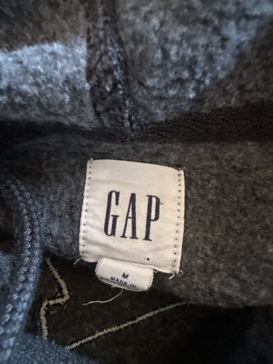 Gap Pullover & Sweatshirts: GAP Hoodie, Grösse M, Grau, einf. Brustweite 58 cm – Gebraucht aus Heiden von fam_797q 2